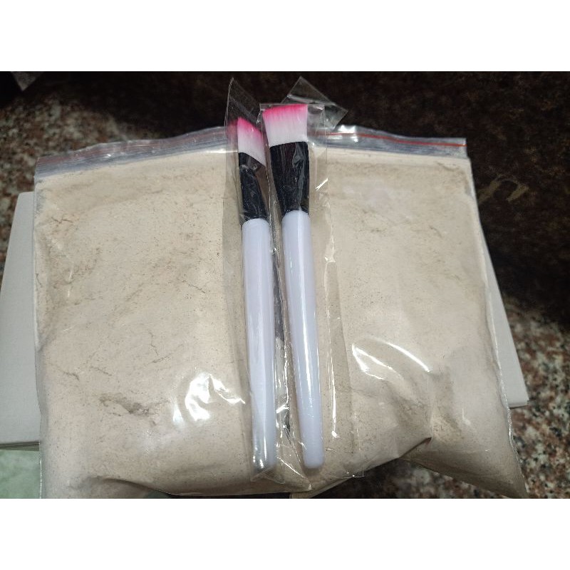 mặc nạ trắng da