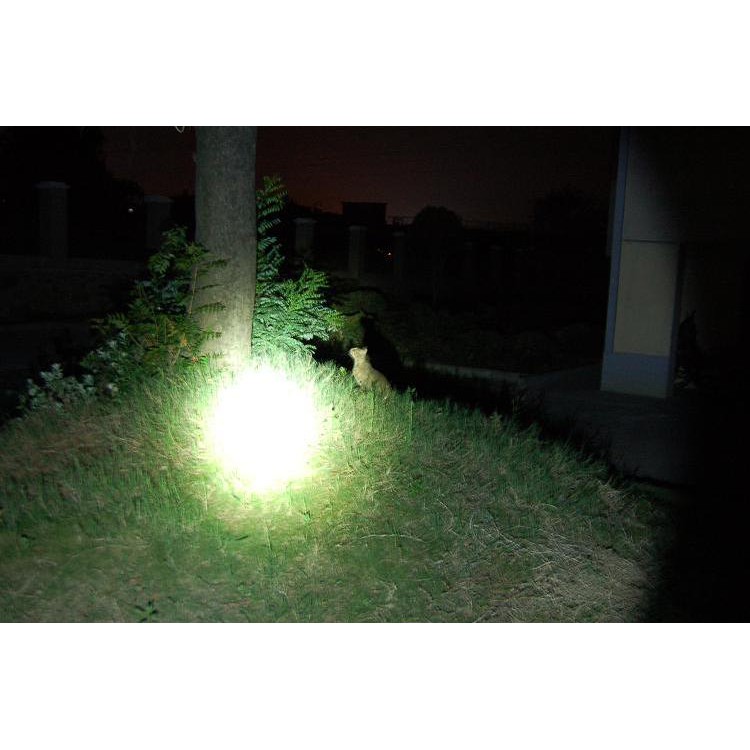 Đèn pin c8+ XHP50.2 công suất 18w quang thông 2800 lumen