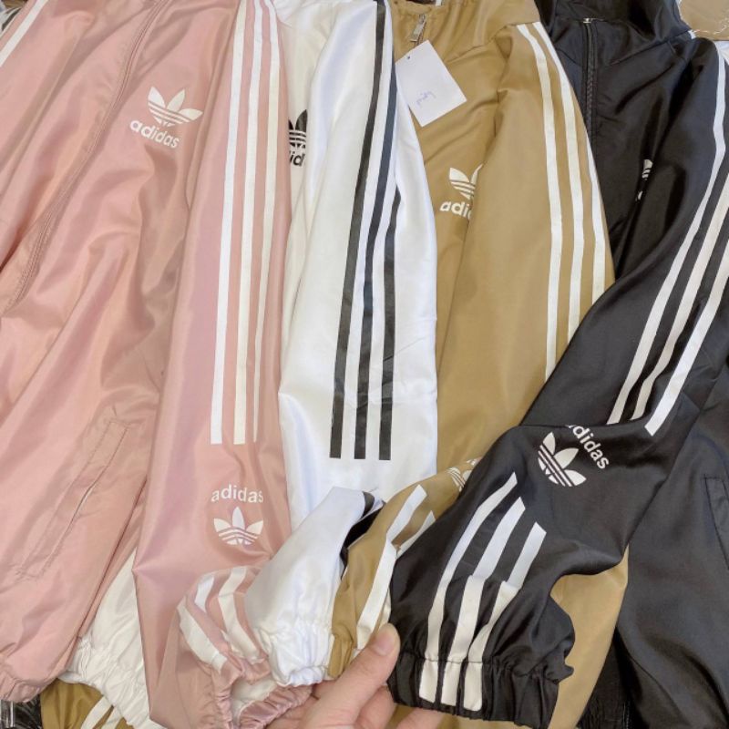 Khoác dù adidas 3 sọc cặp nam nữ đều mặc được phom to dưới 65kg