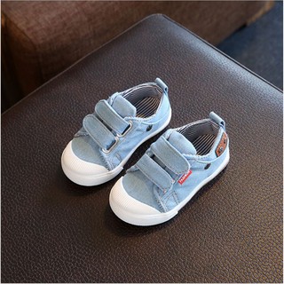Giầy thể thao cho bé trai bé gái