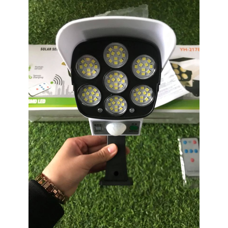 ĐÈN PHA NĂNG LƯỢNG MẶT TRỜI GIẢ CAMERA XOAY 360 ĐỘ Đèn led cob 77 led liền thể cảm biến chuyển động