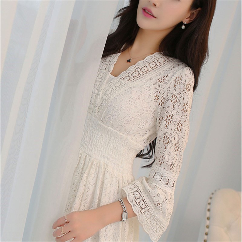 Đầm tay dài phối ren hoa thiết kế cổ chữ V quyến rũ | BigBuy360 - bigbuy360.vn