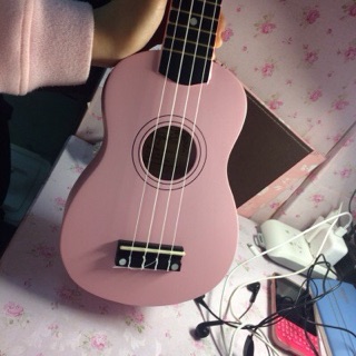 Ukulele  hồng nhạt