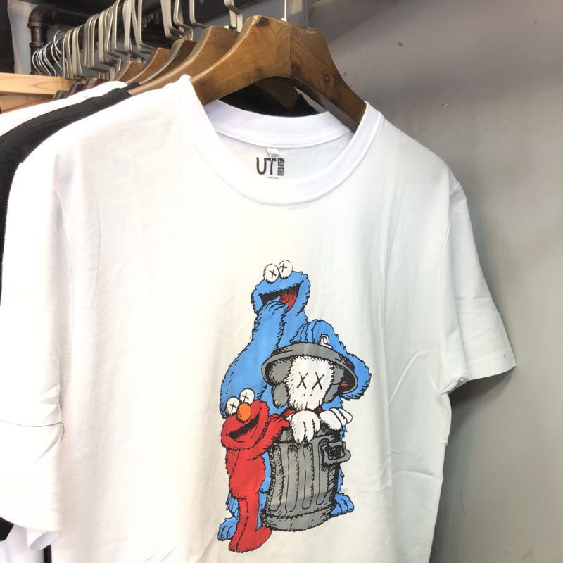 UNIQLO_Sesame Street KAWS ELMO Áo thun ngắn tay form rộng phong cách năng động trẻ trung dành cho nữ