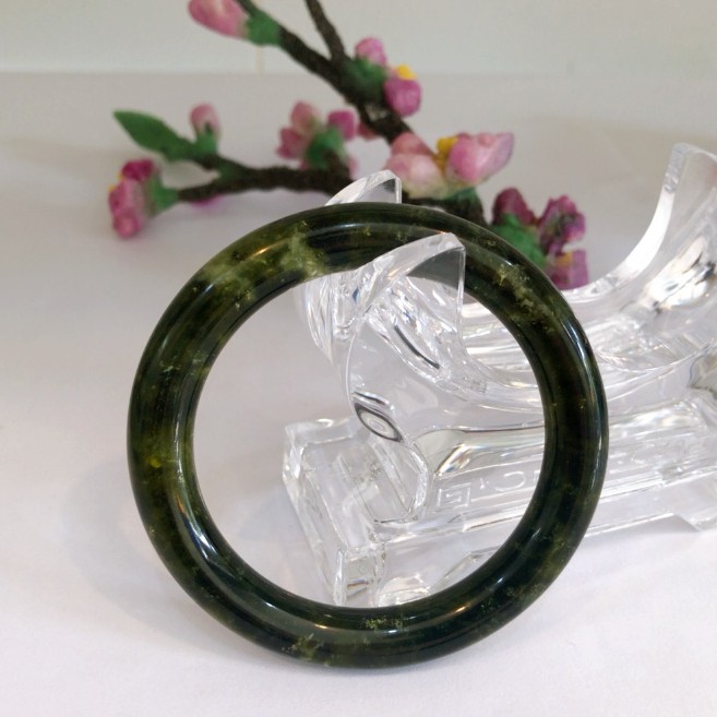 Vòng ngọc đá Việt Nam màu xanh màu vàng màu xanh đen trong suốt thanh lịch cho nàng may mắn | BigBuy360 - bigbuy360.vn