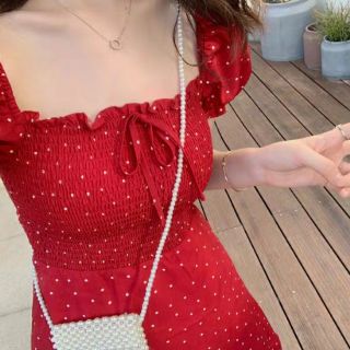 Váy đỏ chấm bi QC