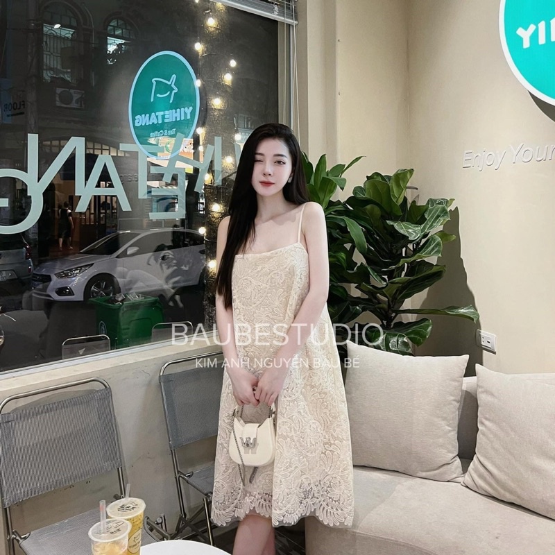 Váy ren xuông hai dây