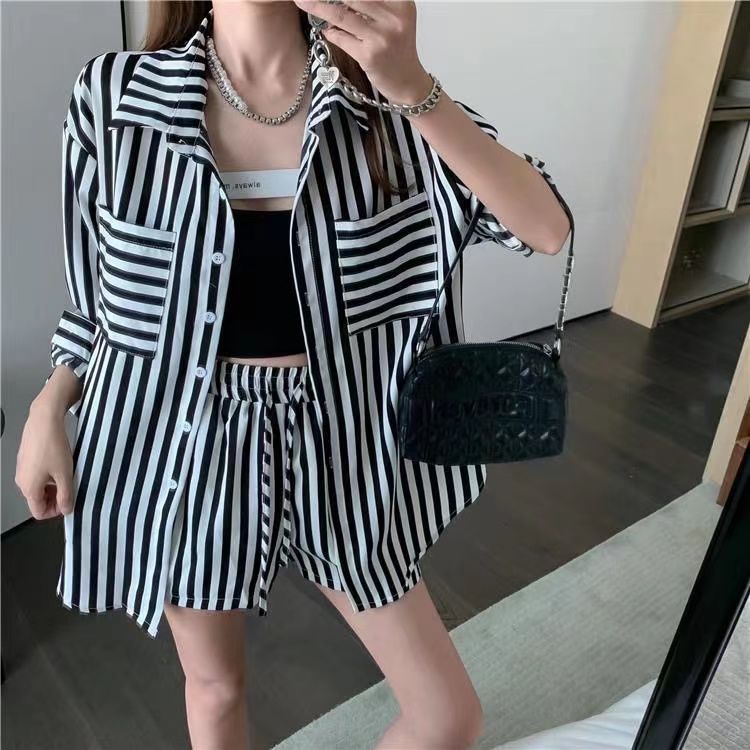 Set áo sơ mi sọc khoác chống nắng + quần short ống rộng phong cách mùa hè có bán lẻ