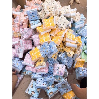 yếm cotton cúc bấm cho bé