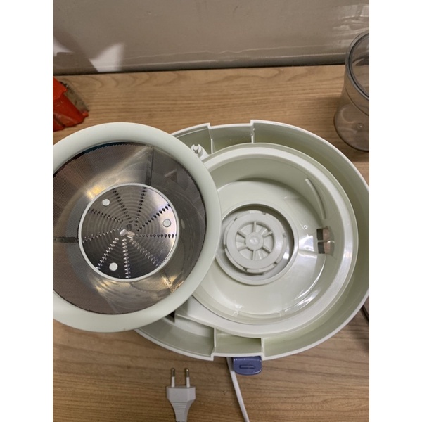 Máy ép trái cây Philips HR1811