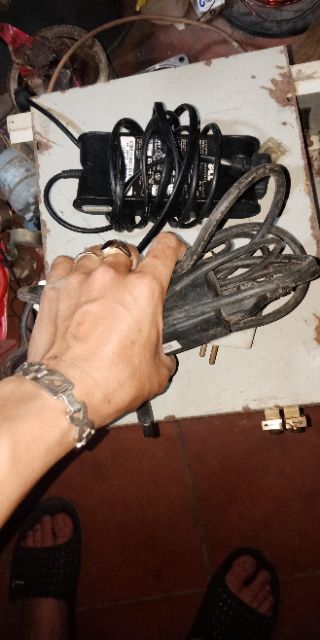 Sạc laptop Dell cũ.chân kim rỗng