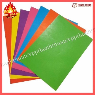 Giấy màu thủ công loại có kẻ ô ly, không dán.
