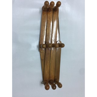 Móc treo quần áo zic zắc màu cánh gián nhạt.