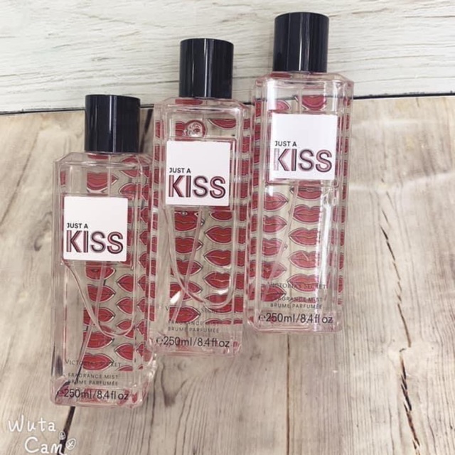 𝗫𝗜̣𝗧 𝗧𝗛𝗢̛𝗠 (𝗕𝗢𝗗𝗬 𝗠𝗜𝗦𝗧 𝗦𝗛𝗜𝗠𝗠𝗘𝗥) kiss 𝗩𝗜𝗖𝗧𝗢𝗥𝗜𝗔'𝗦 𝗦𝗘𝗖𝗥𝗘𝗧  250ml