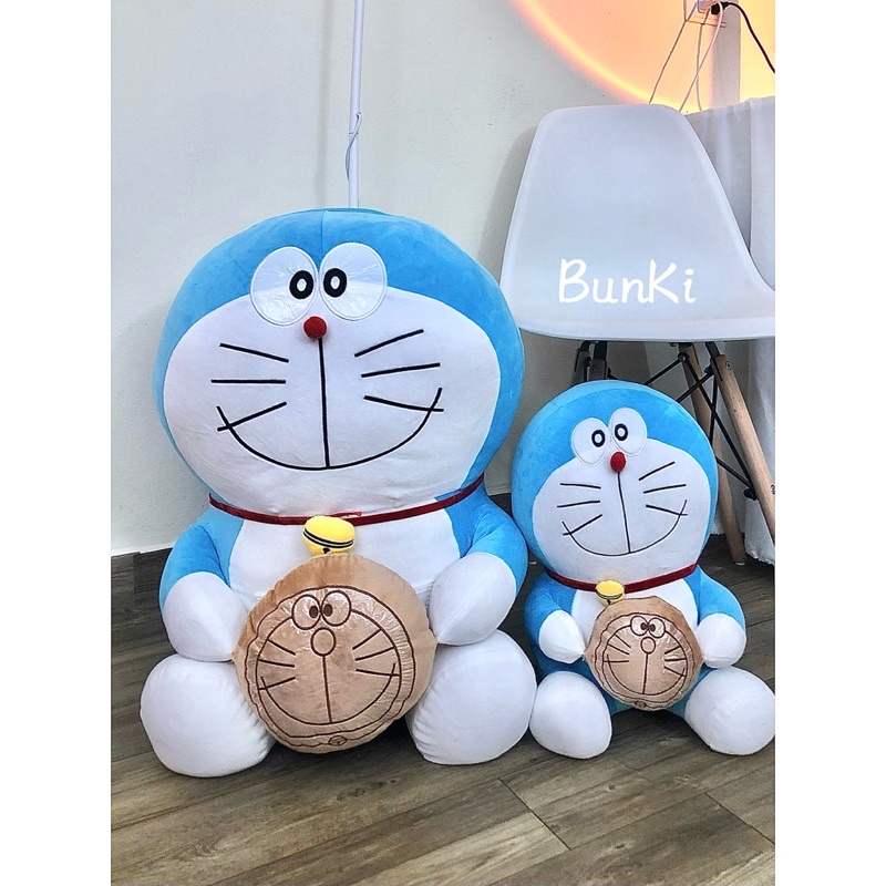 GẤU BÔNG DORAEMON ÔM BÁNH 70CM CAO CẤP BUNKI