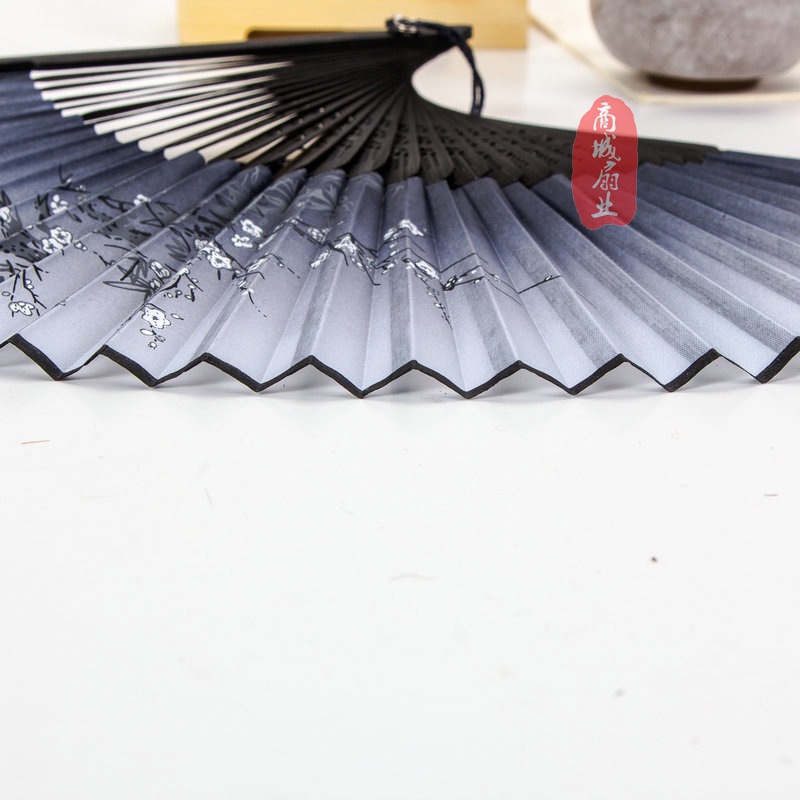 Quạt xếp cổ trang vải nan tre màu đen size 21