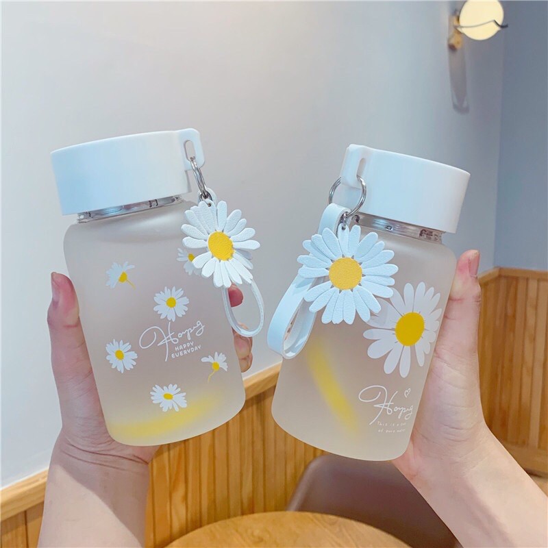 Bình Nước Thủy Tinh Chịu Nhiệt Hoa Cúc Hàn Quốc Hot Trend | BigBuy360 - bigbuy360.vn