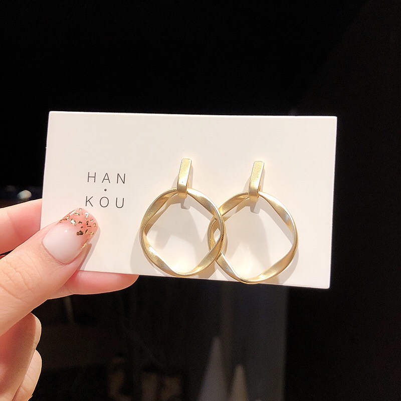 Bông Tai Hợp Kim Không Gỉ Dạng Vòng Sang Trọng Nổi Bật Phong Cách Hàn Quốc Dobi B11