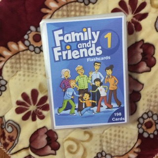 Family and friends chọn thẻ theo yêu cầu của khách