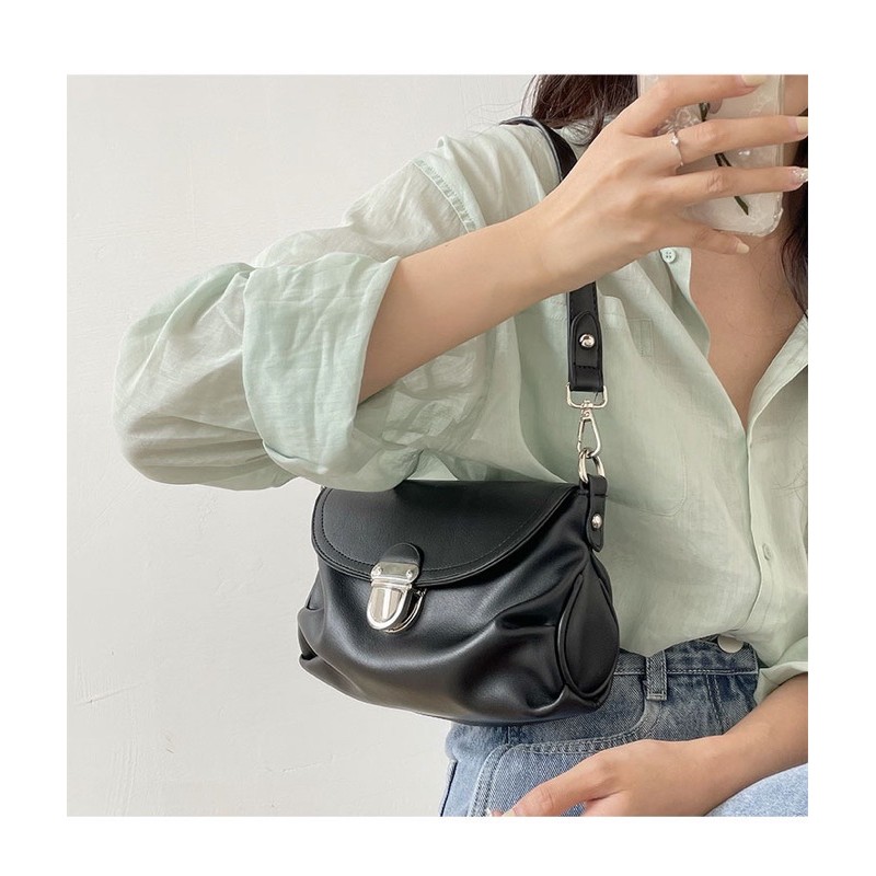 LOẠI 1 - Túi xách kẹp nách da form mềm màu đen kèm theo 2 loại dây đeo: đeo chéo và kẹp nách