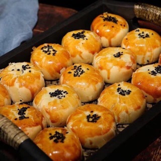 Combo 10 đậu đỏ 10 khoai môn ( nhân trứng muối)