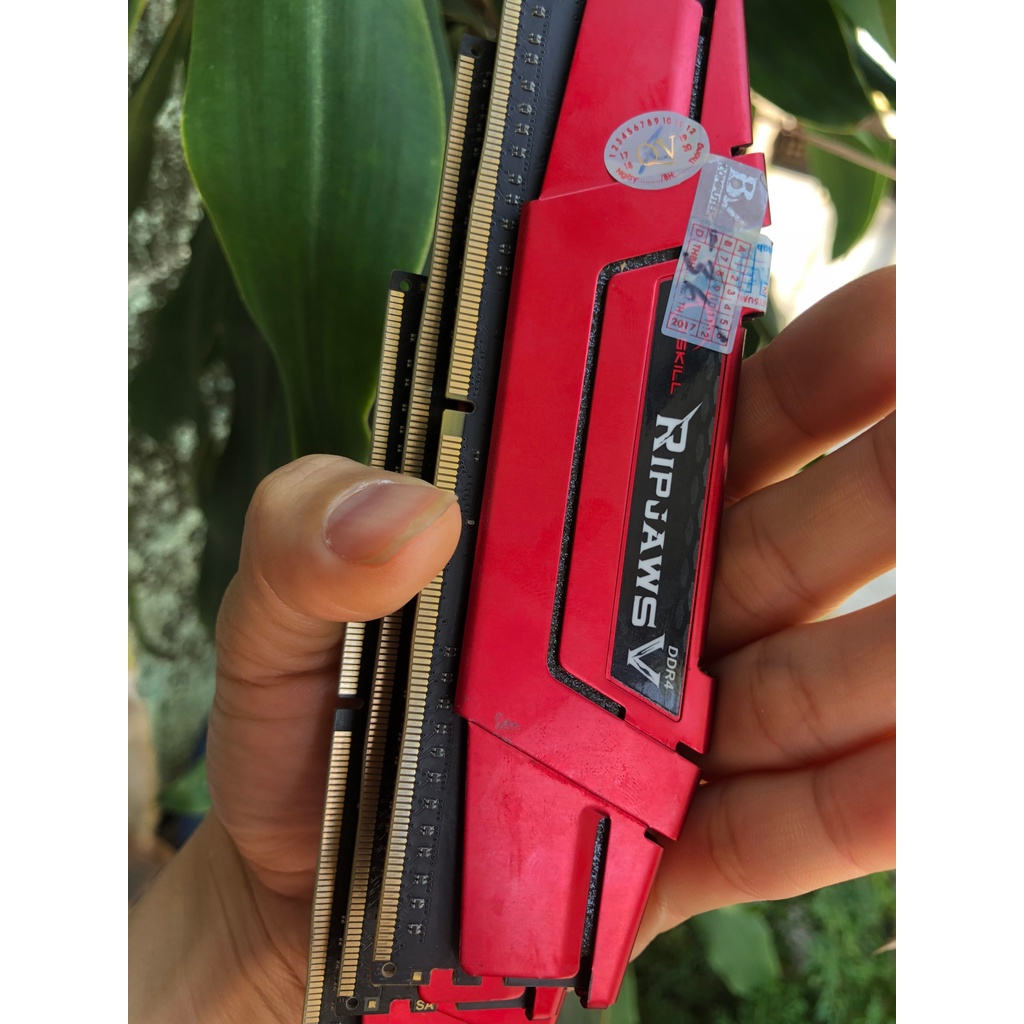 Ram PC GSKILL RIPJAWS 4G DDR4 Bus 2400 chính hãng, tản nhiệt thép. Hàng 2nd. BH 1 tháng