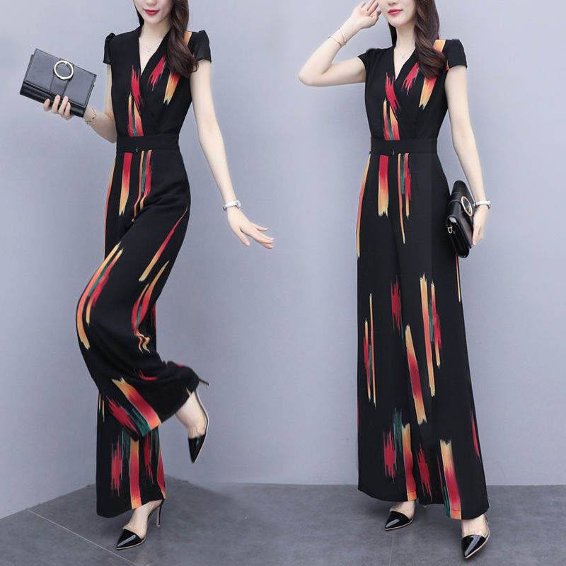 Jumpsuit Màu Đen Cổ Chữ V Ống Rộng Lưng Cao In Hoạ Tiết Trẻ Trung Năng Động