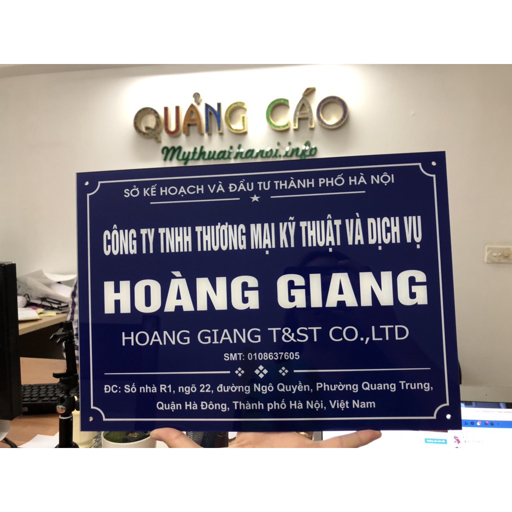 Biển Công ty bằng mica KT 25 x 35cm Vàng Bạc Sáng Bóng Mythuathanoi.info