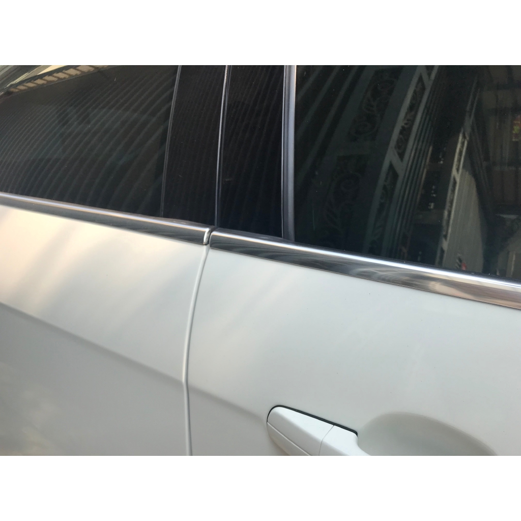 Nẹp viền inox quanh kính Ford Focus hatback 2012-2019
