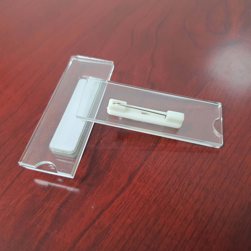 Thẻ tên nhân viên mica - Bảng tên nhân viên ghim cài, nam châm