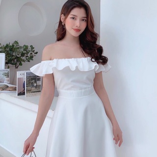 Đầm trắng 🌵Đầm suông trắng bèo ngực trễ vai
