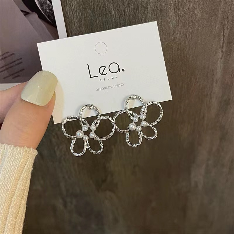 Bông Tai Hình Hoa Đính Ngọc Trai Thời Trang Sang Trọng