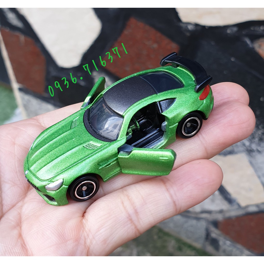 Mô hình siêu xe màu xanh lá mở được cửa tomica Nhật Bản