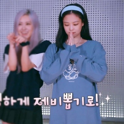 Áo len tay dài hoạ tiết gấu dáng rộng dễ thương blackpink jennie