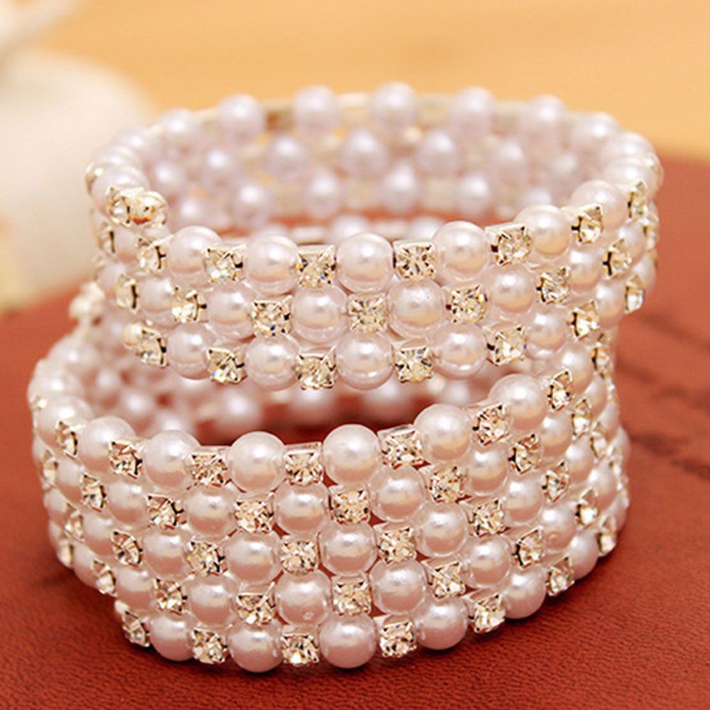 Vòng tay đính hạt quyến rũ