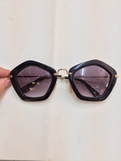 Kính mát MiuMiu đẳng cấp của nữ