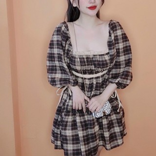 Đầm caro cổ vuông