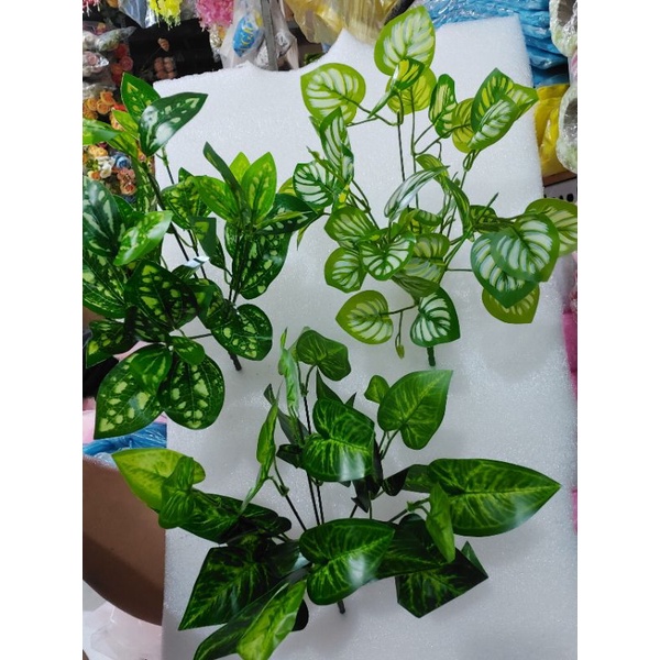 cụm lá giả.dùng trang trí tường cỏ.cắm bình .trang trí tiểu cảnh