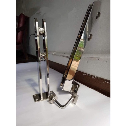 Trụ cầu thang kính bắt cạnh inox sus 304