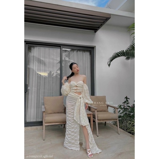 Set trễ vai ngực tay phồng + Xhaan váy xẻ tà