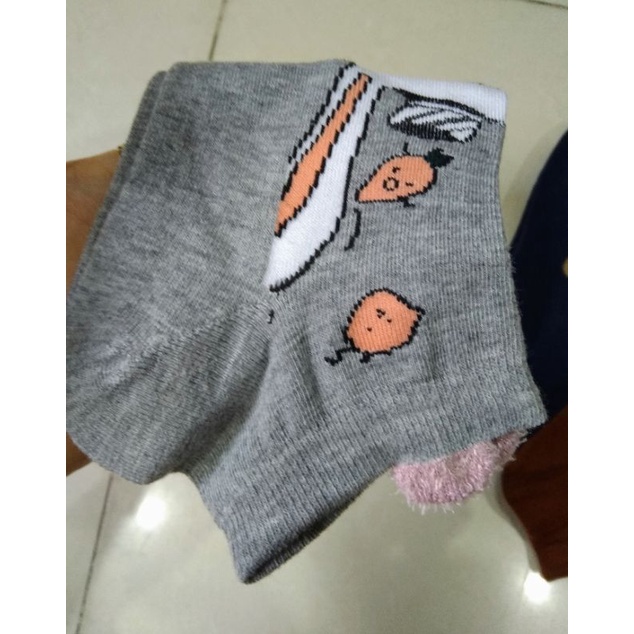 Vớ in hình gấu và thỏ có tai 22-25cm