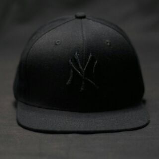 Nón snapback
