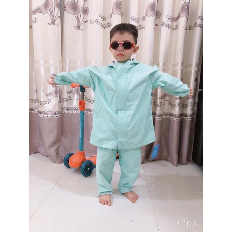 Bộ áo mưa trẻ em xuất dư Khánh Chi, nhẹ- không mùi- không bí- nóng!! Mặc thay áo gió mùa đông ạ!