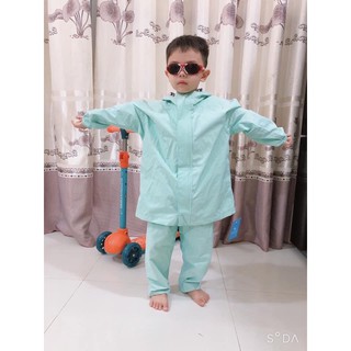 Bộ áo mưa trẻ em xuất dư Khánh Chi, nhẹ- không mùi- không bí- nóng!! Mặc thay áo gió mùa đông ạ!