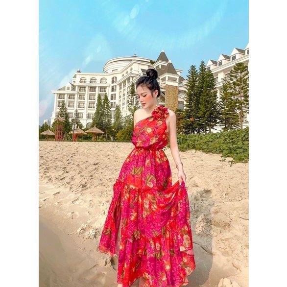 Đầm maxi hoa xanh, hoa đỏ lệch vai hoa xẻ tà đi biển