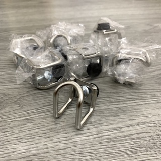 Móc treo đồ chữ u titan
