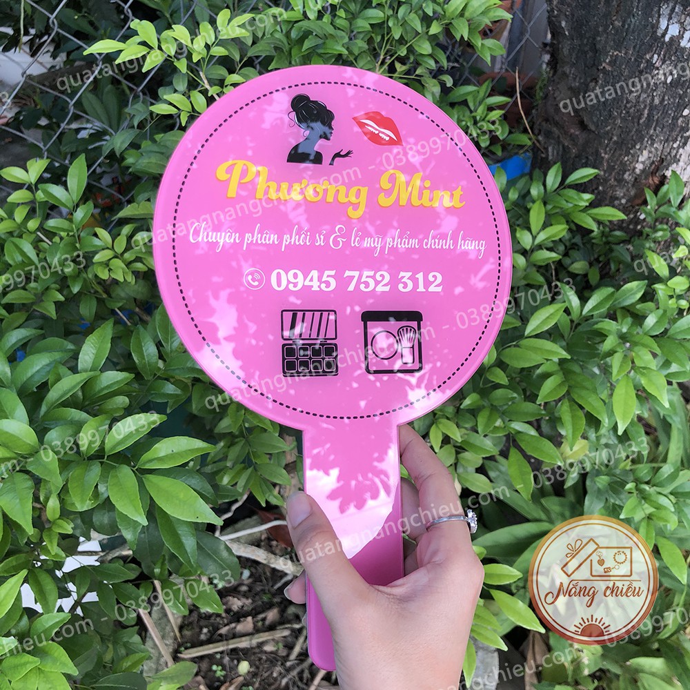 Bảng cầm tay in thông tin shop, quảng cáo bán hàng online, chụp ảnh sản phẩm, bảng hiệu shop