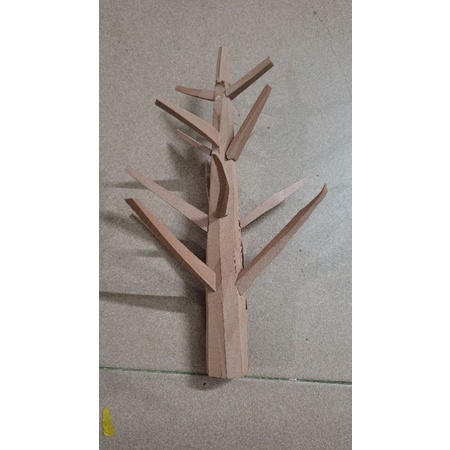 Thân cây có cành để làm cây trang trí lớp học đồ dùng mầm non