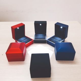 Hộp nhẫn đèn led