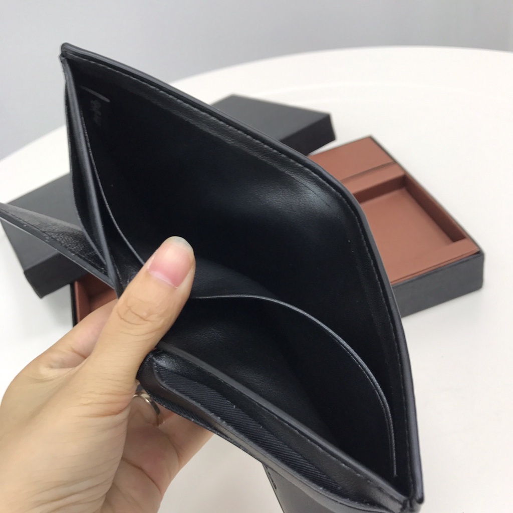 Ví nam COACH F26072 có 8 khe cắm thẻ